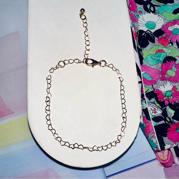 BRACELET Outlined Heart Pattern Gold Colored - Picture 3 of 3